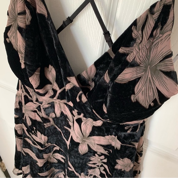 Lulus So Social Black and Mauve Burnout Velvet Floral Skater Dress NWT Size - L - Picture 6 of 11